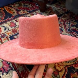 Salmon pink Grace and Charm hat
